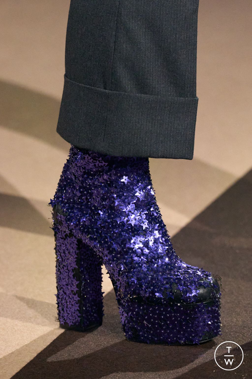 Fashion Week Milan Fall/Winter 2025 look 27 from the Dsquared2 collection 女装配饰