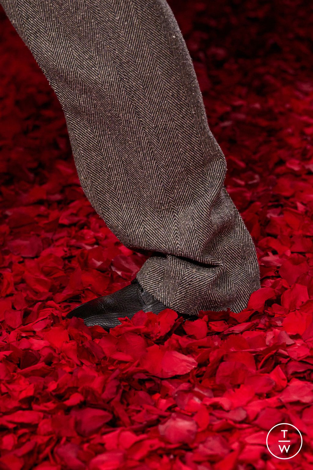 Fashion Week Milan Fall/Winter 2025 look 17 from the Ferragamo collection womenswear accessories