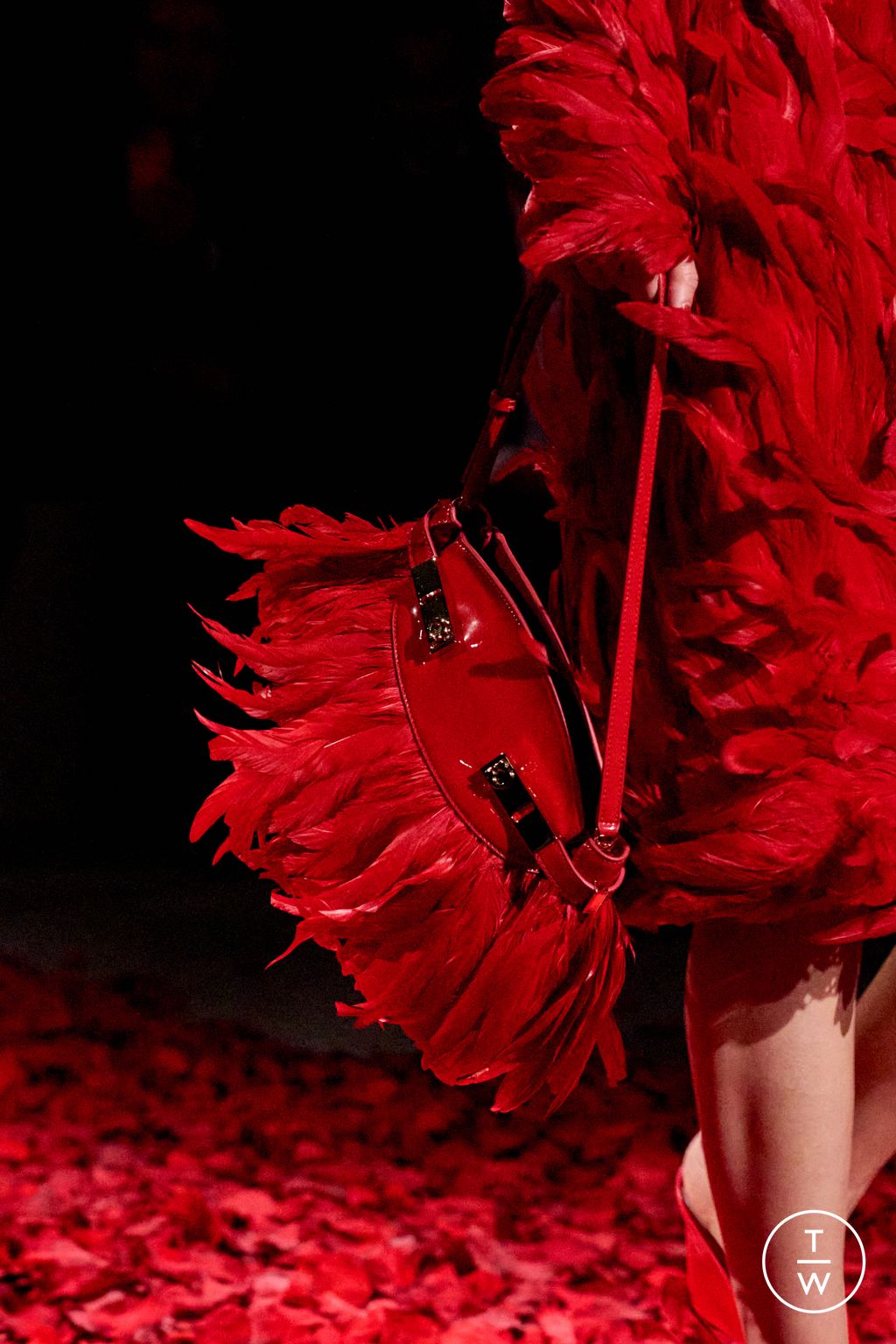 Fashion Week Milan Fall/Winter 2025 look 18 from the Ferragamo collection 女装配饰