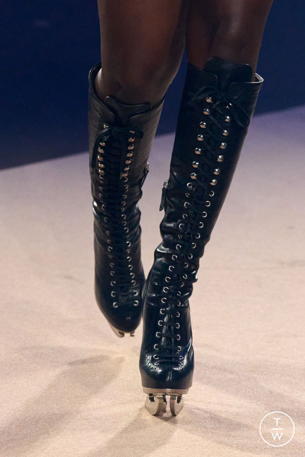 Fashion Week Milan Fall/Winter 2025 look 36 from the Dsquared2 collection 女装配饰