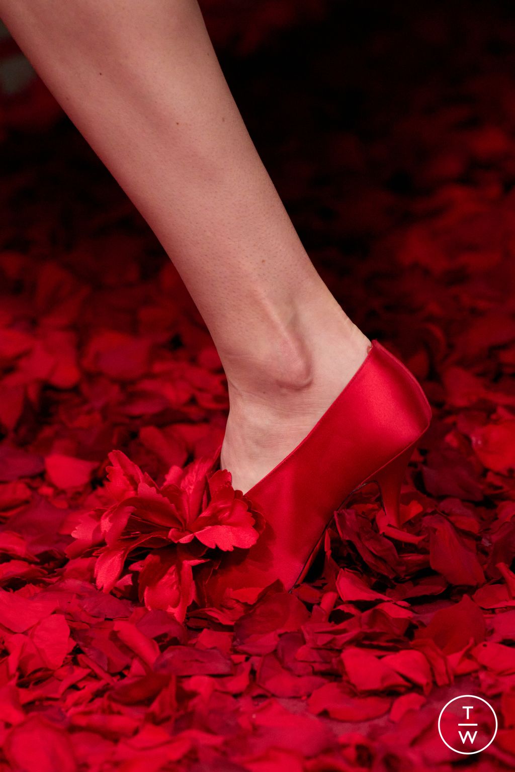 Fashion Week Milan Fall/Winter 2025 look 25 from the Ferragamo collection womenswear accessories