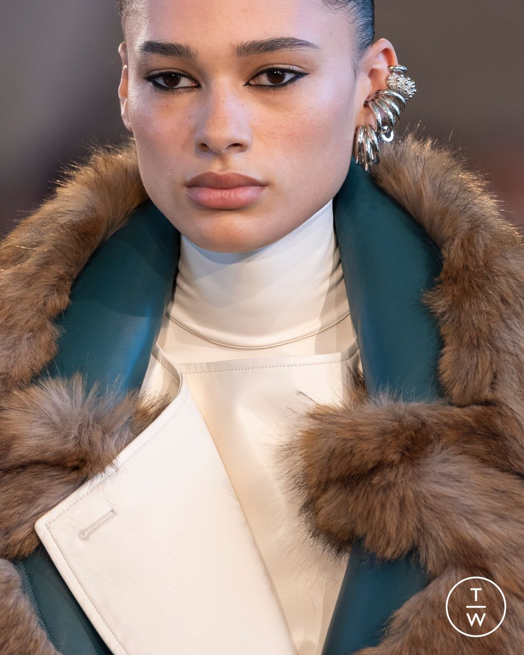 Fashion Week Paris Fall/Winter 2025 look 1 from the Rabanne collection womenswear accessories