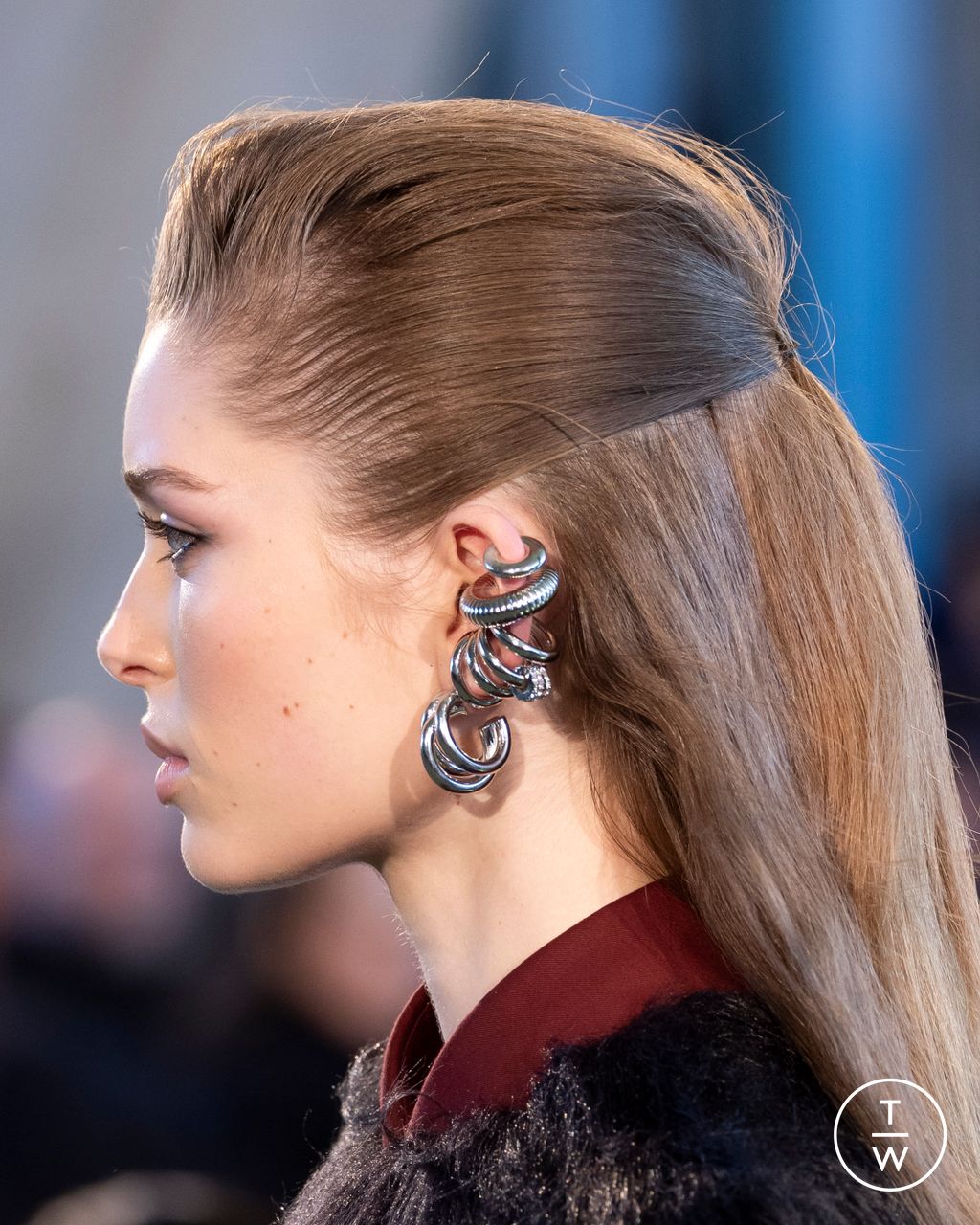 Fashion Week Paris Fall/Winter 2025 look 4 de la collection Rabanne womenswear accessories