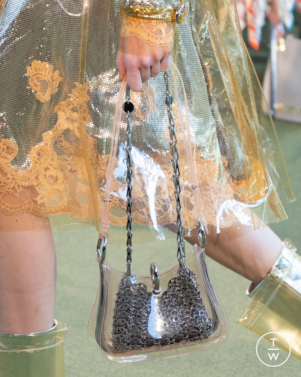 Fashion Week Paris Fall/Winter 2025 look 6 de la collection Rabanne womenswear accessories