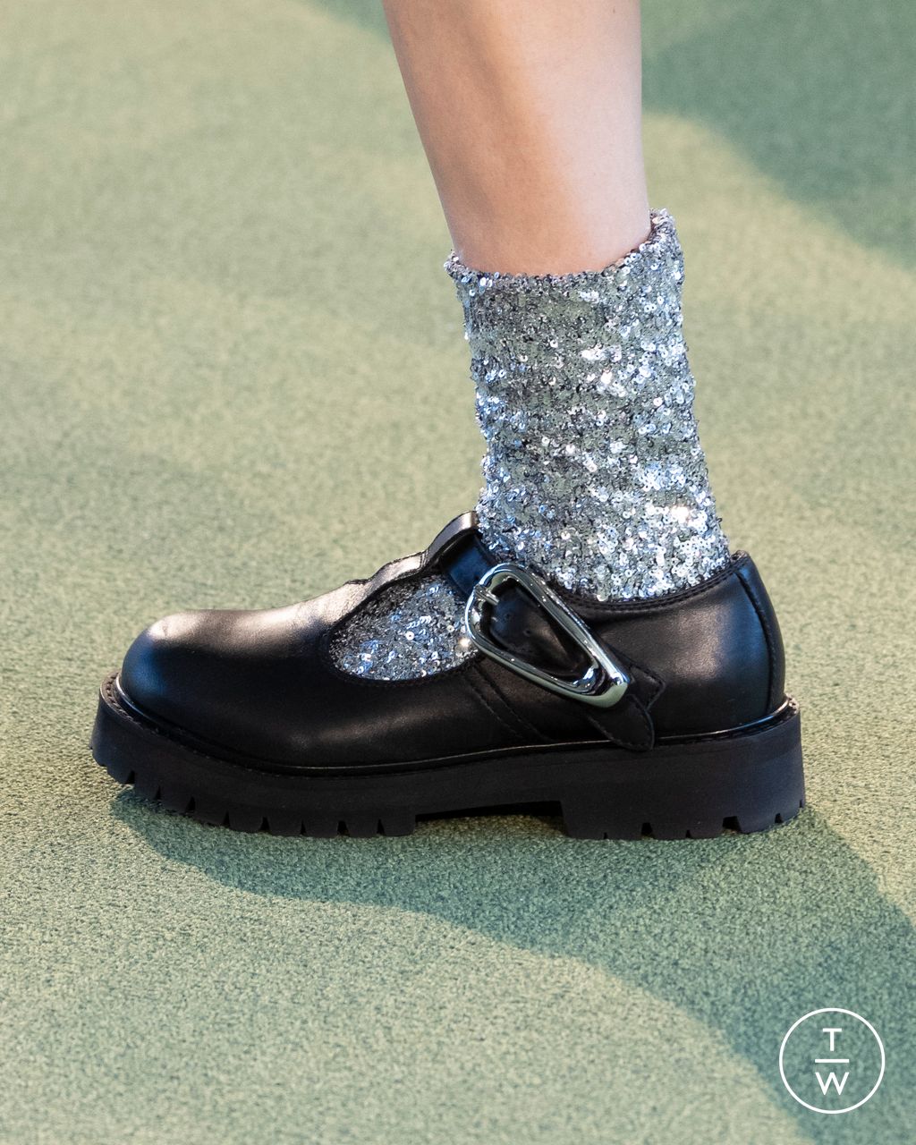 Fashion Week Paris Fall/Winter 2025 look 7 from the Rabanne collection womenswear accessories