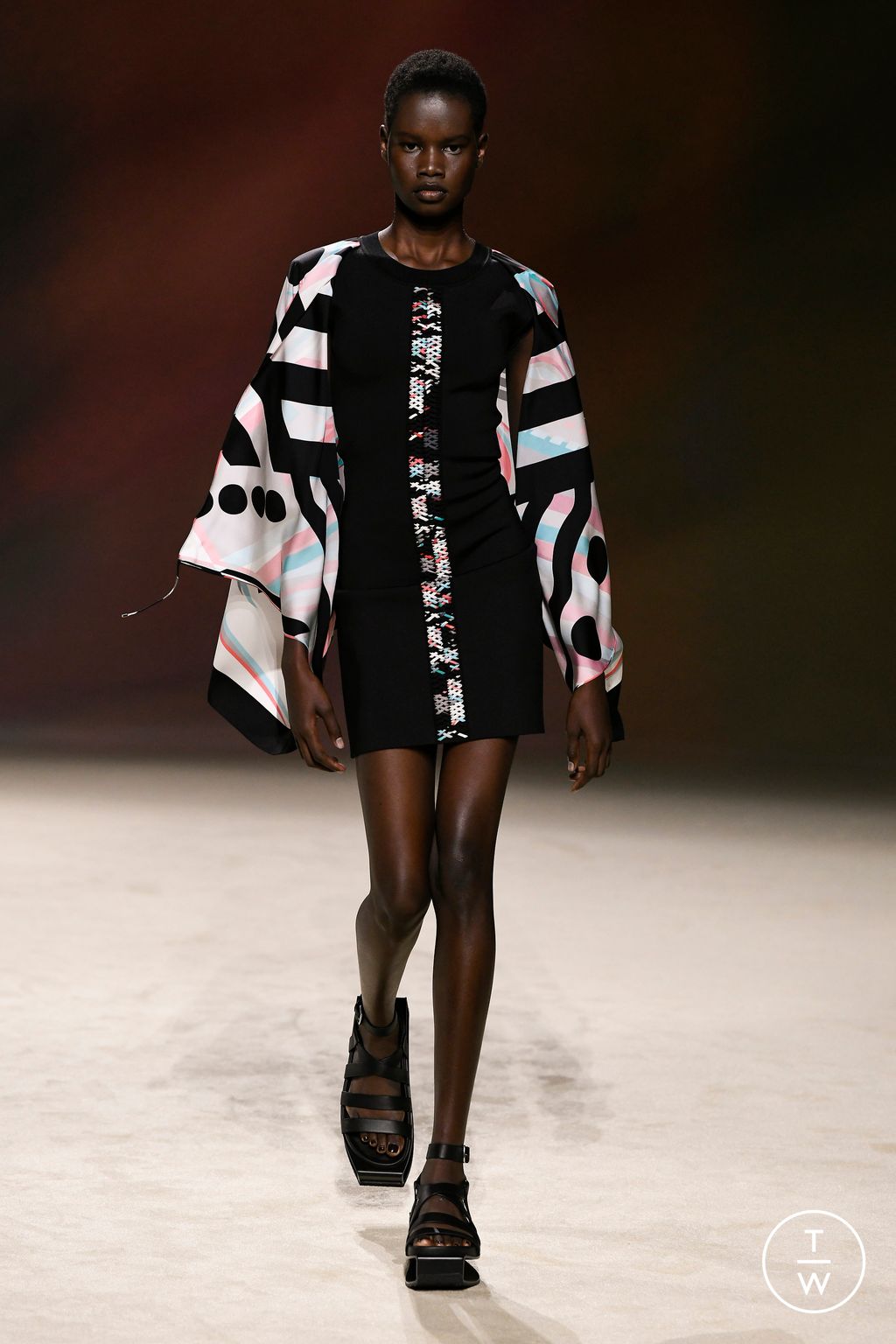 Fashion Week Paris Spring/Summer 2023 look 56 from the Hermès collection 女装