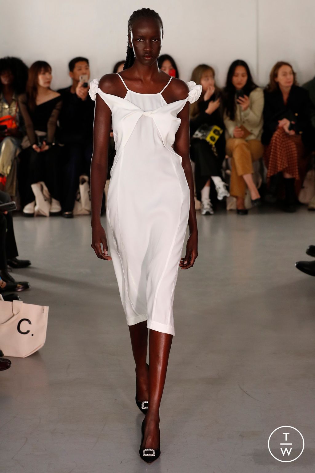 Fashion Week London Spring/Summer 2023 look 6 from the Eudon Choi collection womenswear