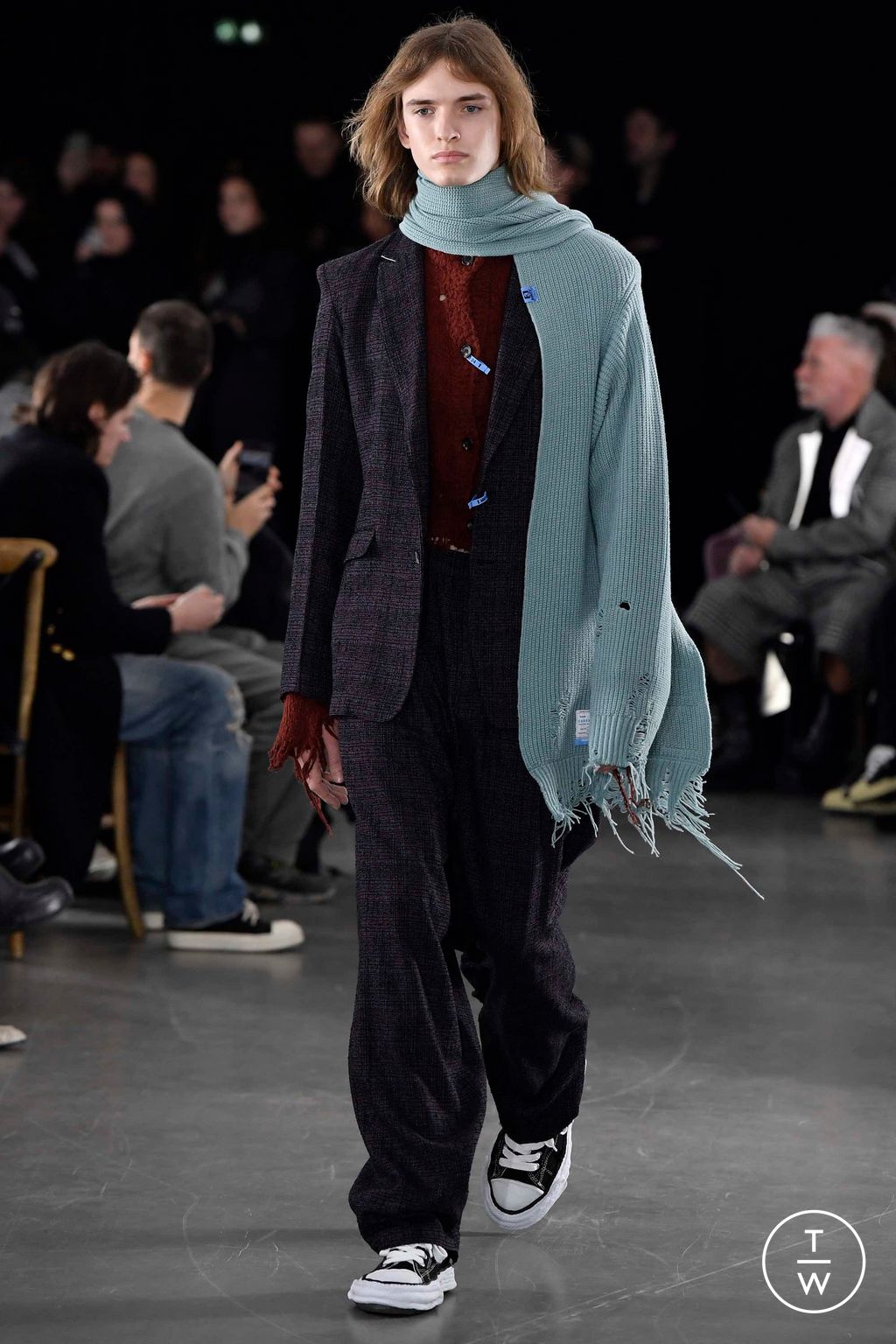 Fashion Week Paris Fall/Winter 2023 look 11 de la collection Maison Mihara Yasuhiro menswear