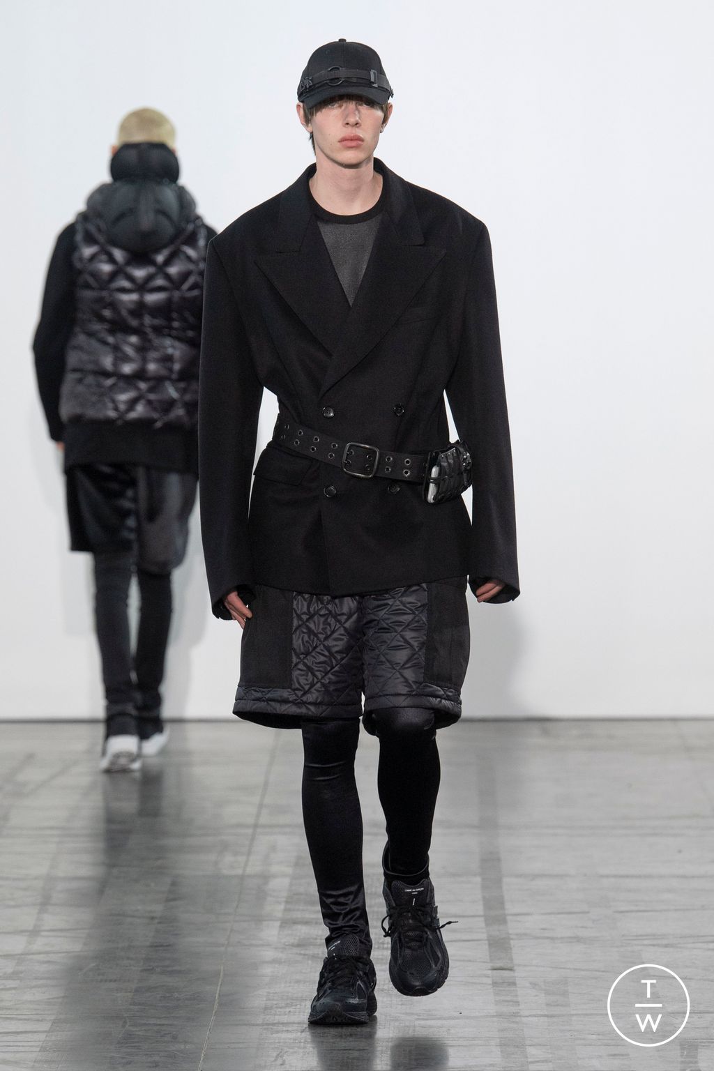 Fashion Week Paris Fall/Winter 2023 look 19 from the Junya Watanabe Man collection menswear