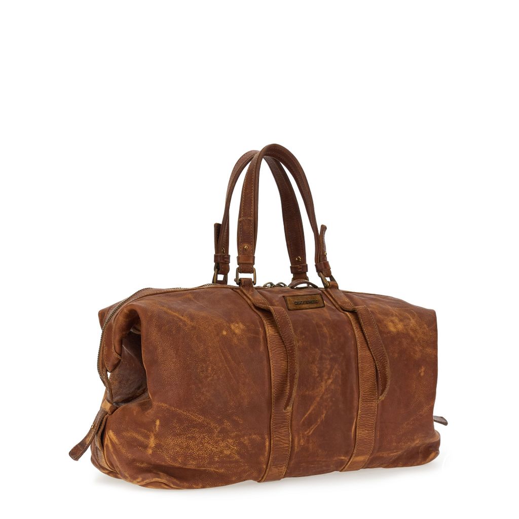 Fashion Week Milan Fall/Winter 2024 look 7 from the Dsquared2 collection menswear accessories