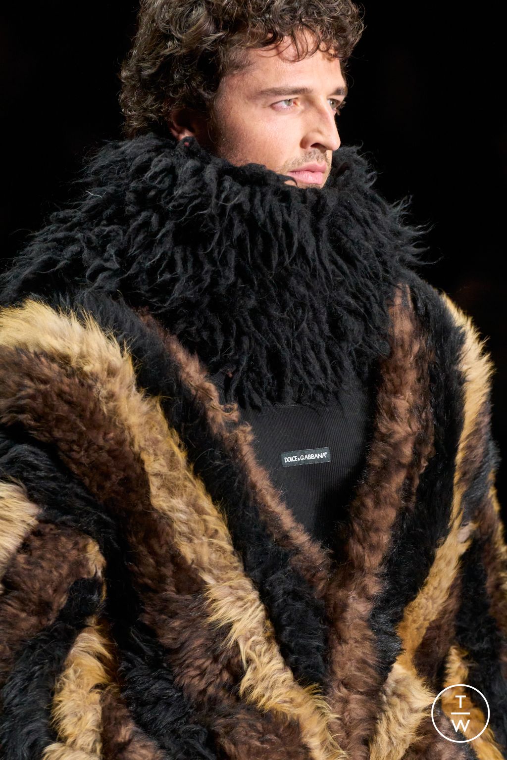 Fashion Week Milan Fall/Winter 2026 look 7 de la collection Dolce & Gabbana menswear accessories