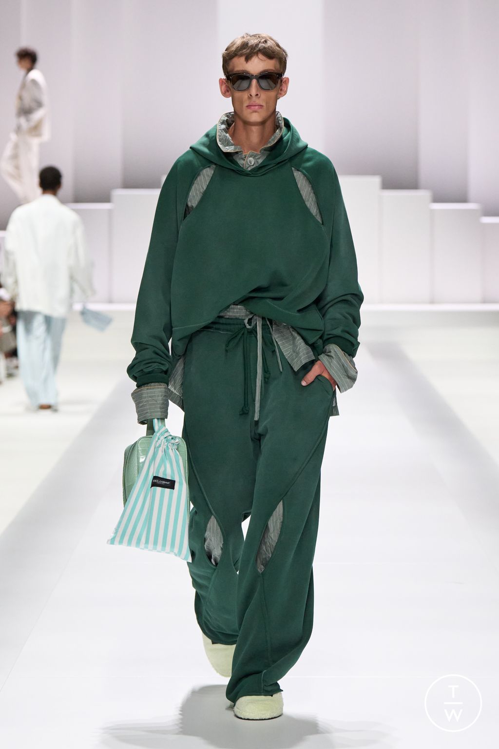 Fashion Week Milan Spring/Summer 2026 look 17 from the Dolce & Gabbana collection menswear