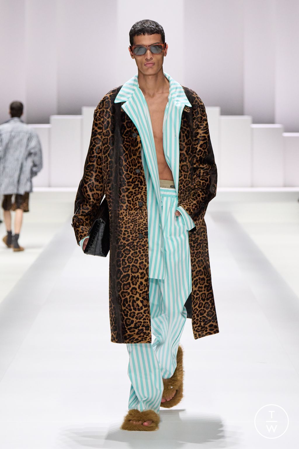 Fashion Week Milan Spring/Summer 2026 look 27 from the Dolce & Gabbana collection menswear