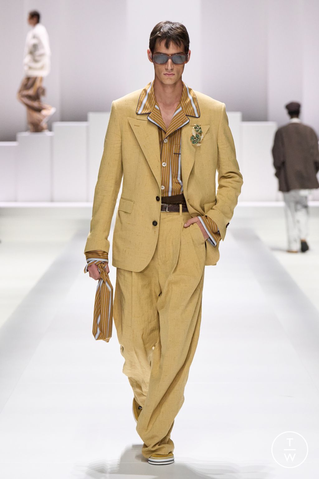 Fashion Week Milan Spring/Summer 2026 look 33 from the Dolce & Gabbana collection menswear