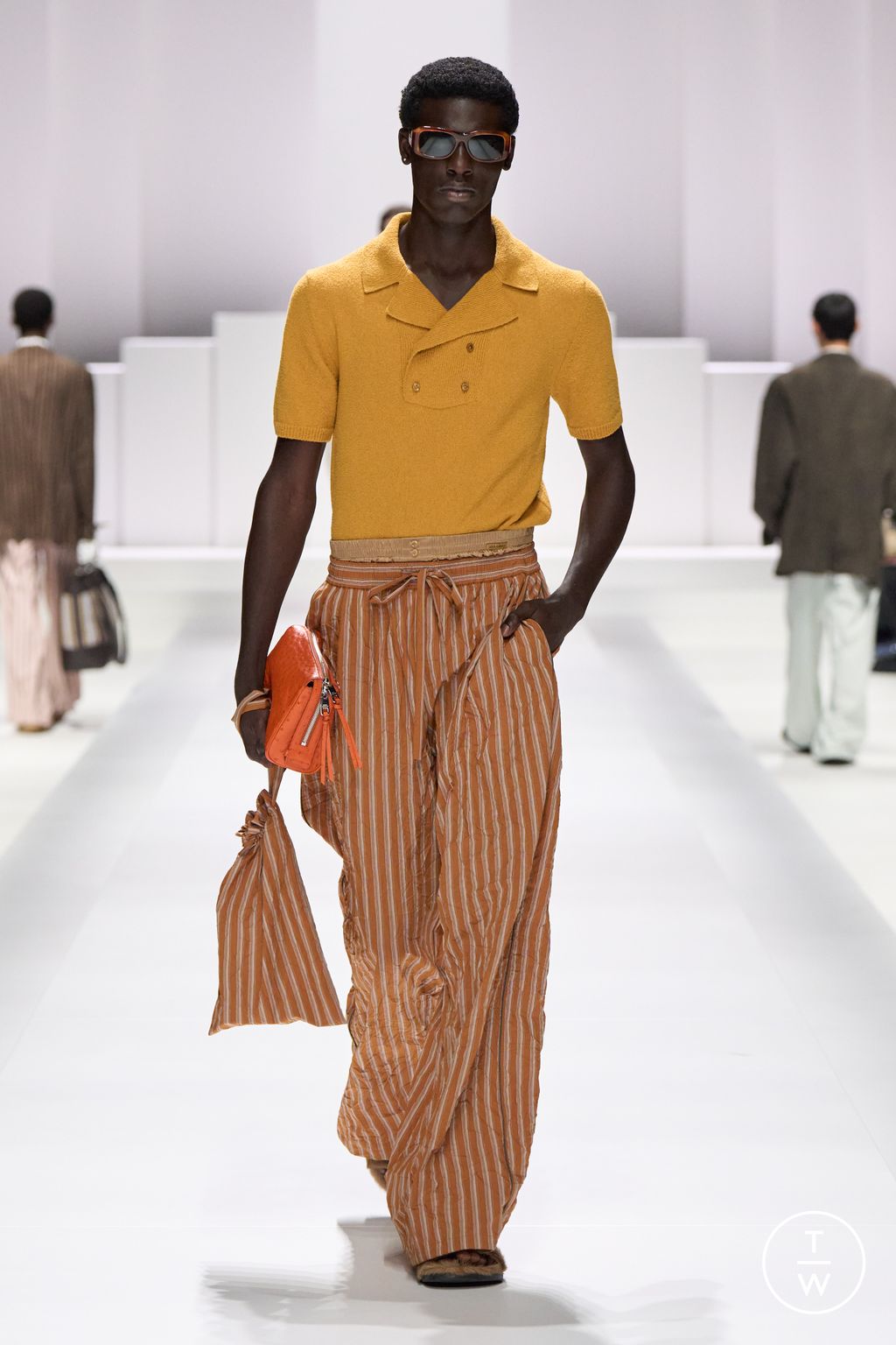 Fashion Week Milan Spring/Summer 2026 look 34 from the Dolce & Gabbana collection menswear