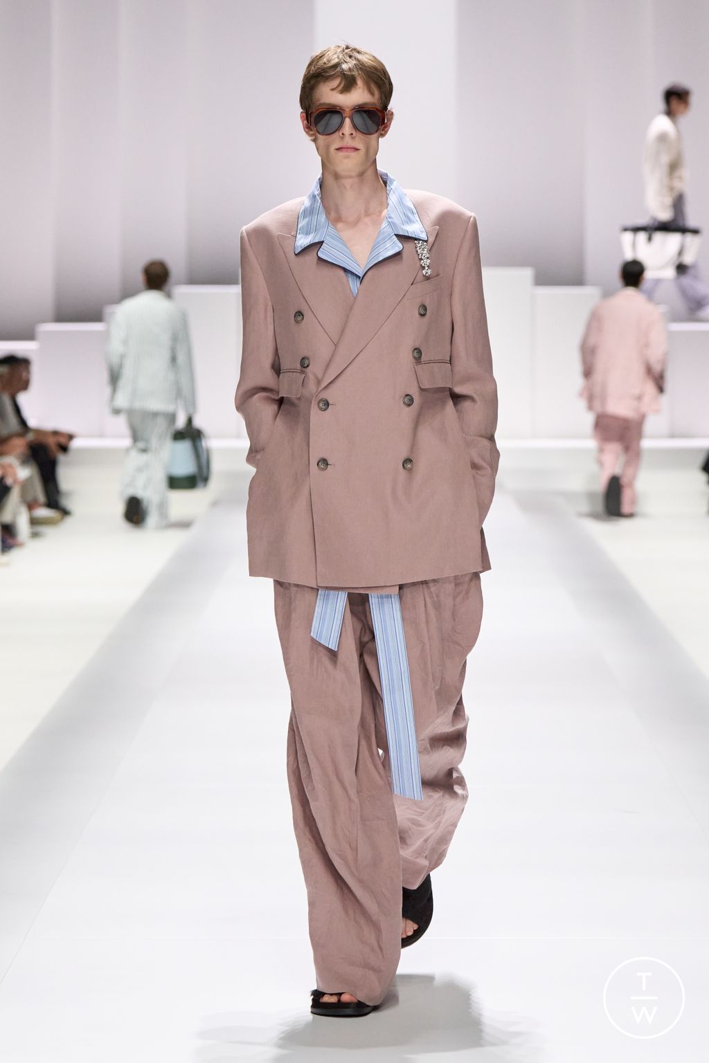 Fashion Week Milan Spring/Summer 2026 look 39 from the Dolce & Gabbana collection menswear