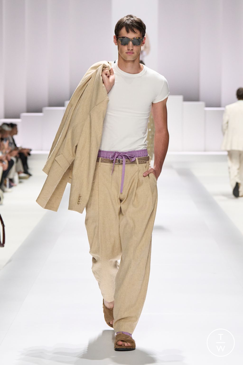 Fashion Week Milan Spring/Summer 2026 look 43 from the Dolce & Gabbana collection menswear