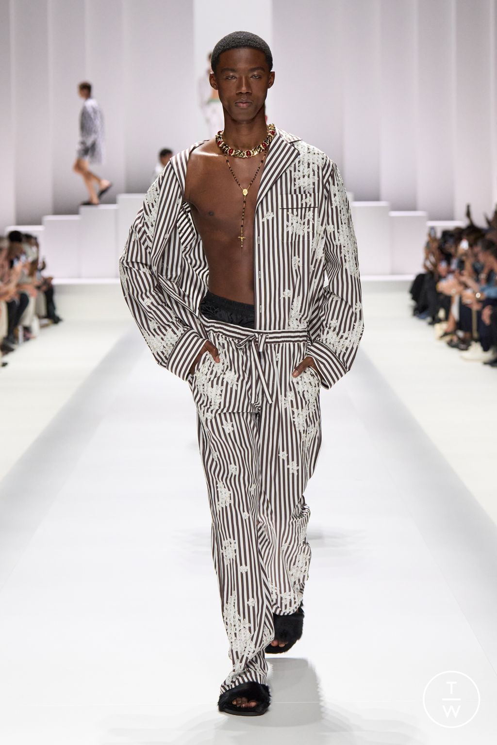 Fashion Week Milan Spring/Summer 2026 look 69 from the Dolce & Gabbana collection menswear