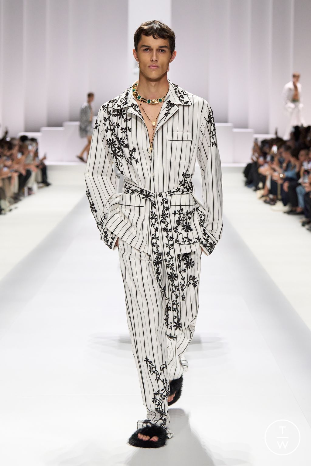 Fashion Week Milan Spring/Summer 2026 look 71 from the Dolce & Gabbana collection menswear