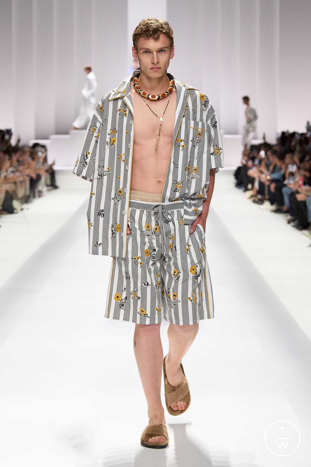 Fashion Week Milan Spring/Summer 2026 look 72 from the Dolce & Gabbana collection menswear