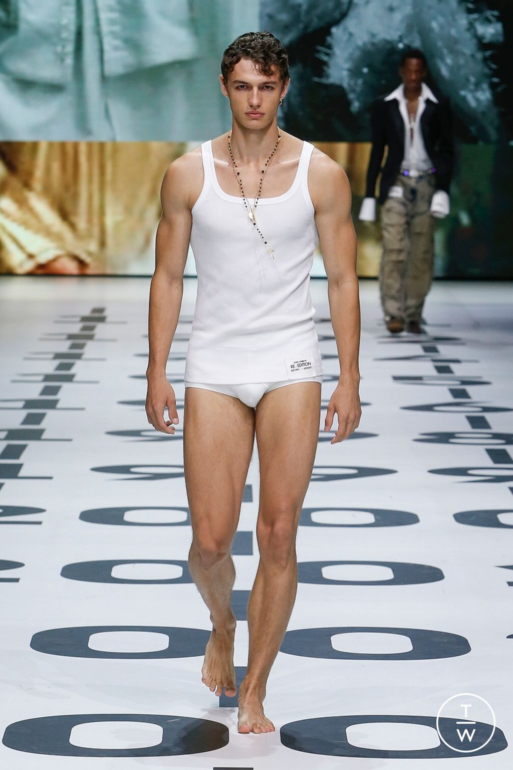 Fashion Week Milan Spring/Summer 2023 look 1 de la collection Dolce & Gabbana menswear