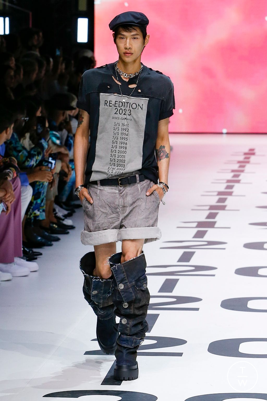 Fashion Week Milan Spring/Summer 2023 look 21 from the Dolce & Gabbana collection 男装