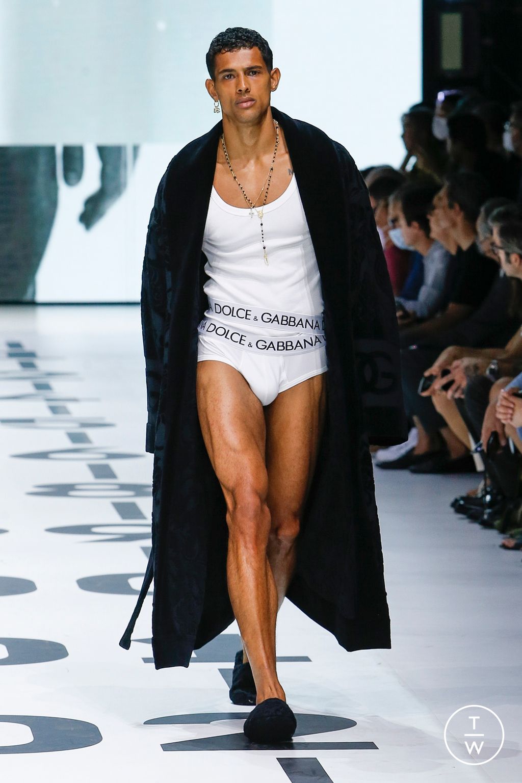 Fashion Week Milan Spring/Summer 2023 look 26 from the Dolce & Gabbana collection menswear