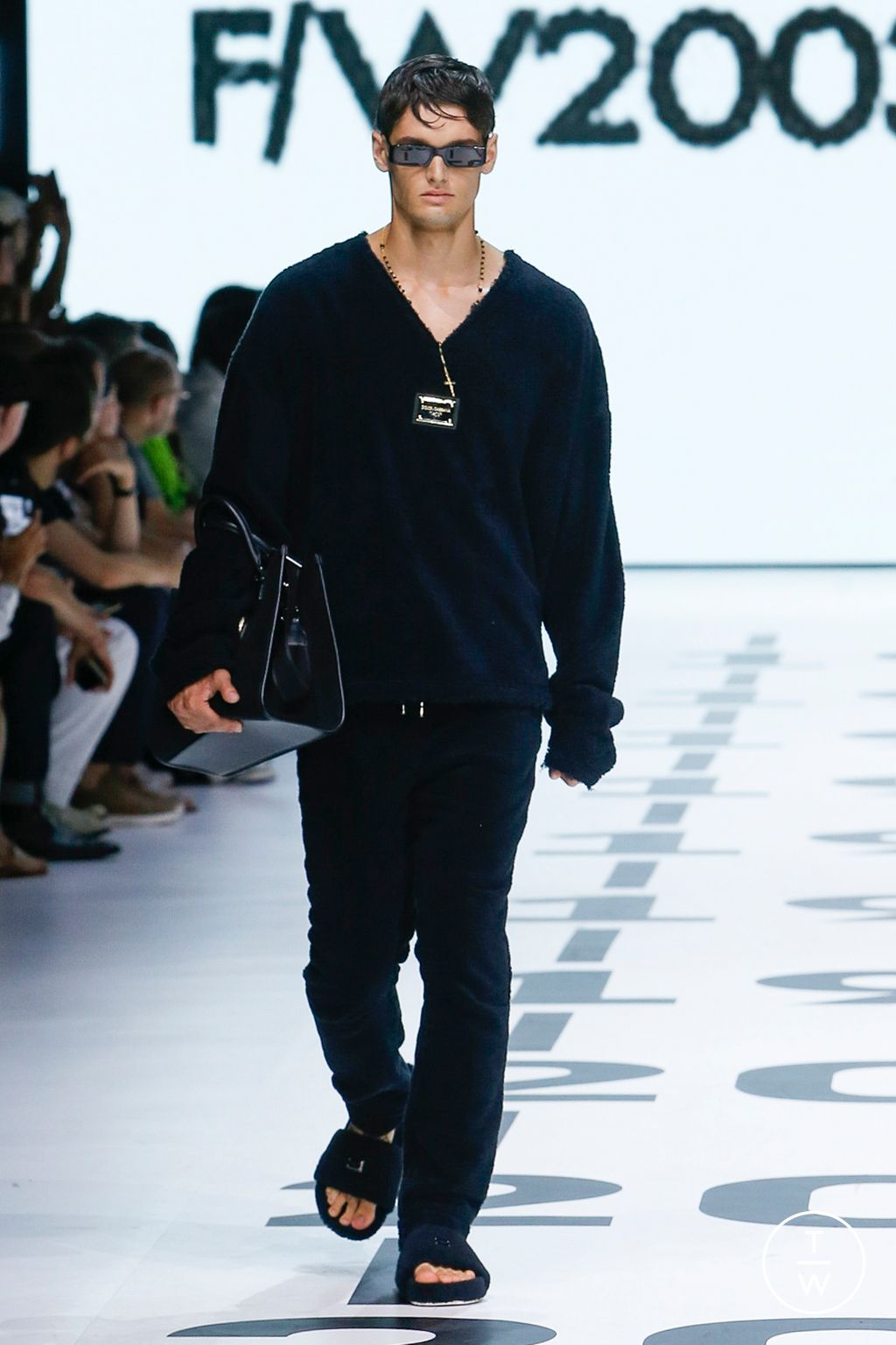 Fashion Week Milan Spring/Summer 2023 look 27 from the Dolce & Gabbana collection menswear