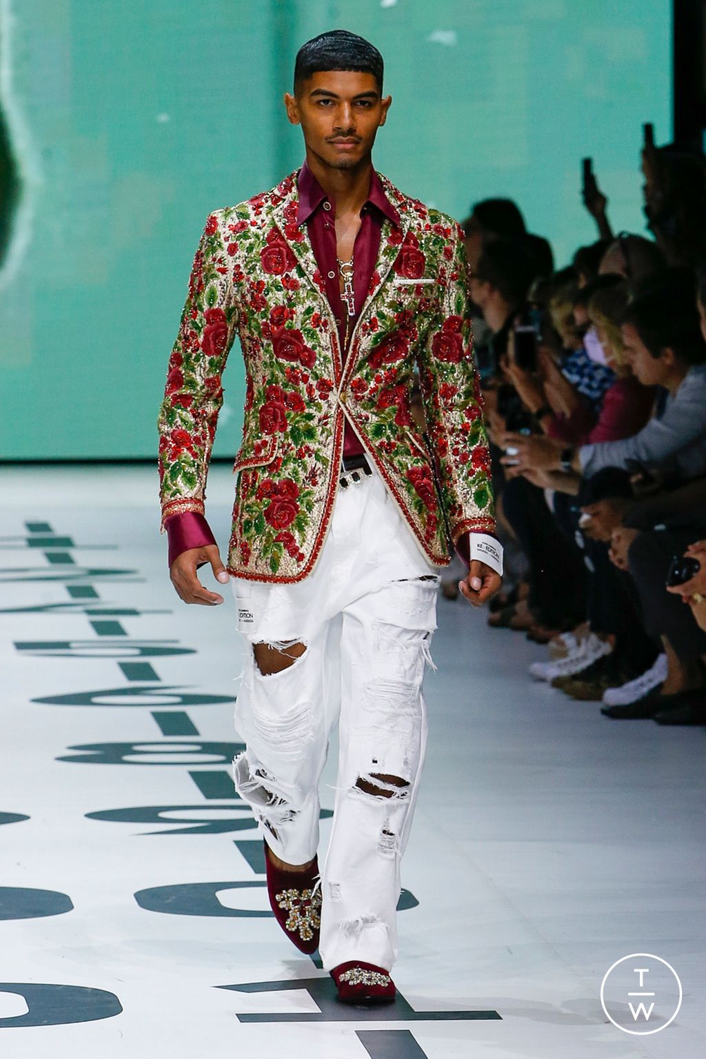 Fashion Week Milan Spring/Summer 2023 look 32 from the Dolce & Gabbana collection 男装