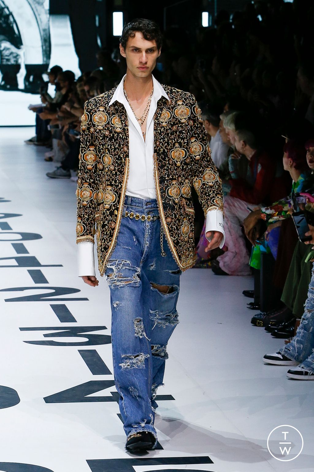 Fashion Week Milan Spring/Summer 2023 look 38 from the Dolce & Gabbana collection menswear
