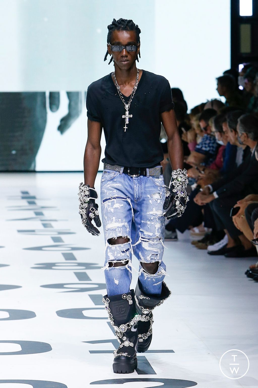 Fashion Week Milan Spring/Summer 2023 look 41 from the Dolce & Gabbana collection 男装