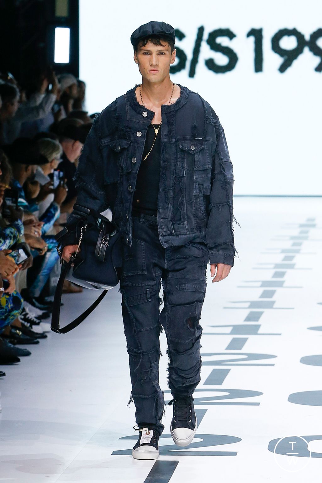Fashion Week Milan Spring/Summer 2023 look 42 from the Dolce & Gabbana collection 男装