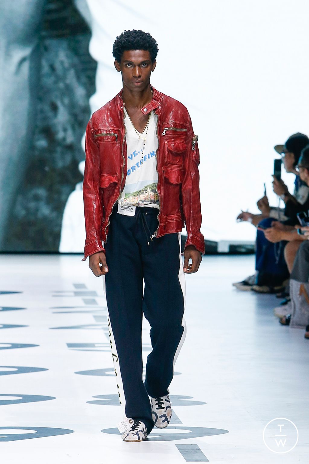 Fashion Week Milan Spring/Summer 2023 look 44 from the Dolce & Gabbana collection menswear