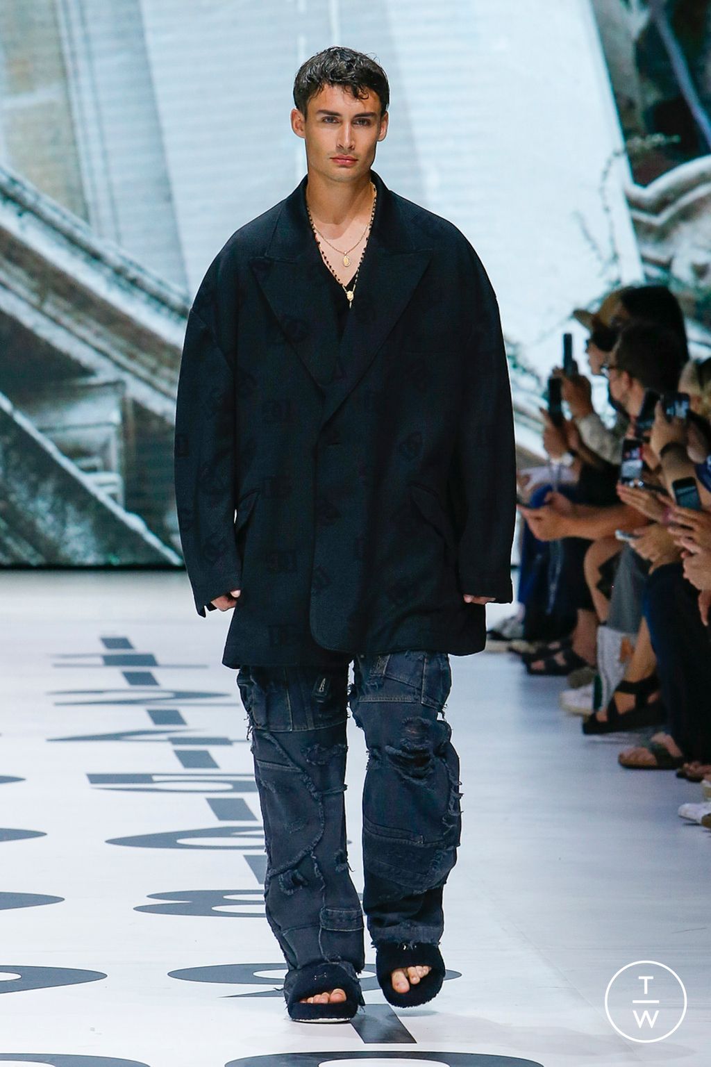 Fashion Week Milan Spring/Summer 2023 look 8 from the Dolce & Gabbana collection menswear