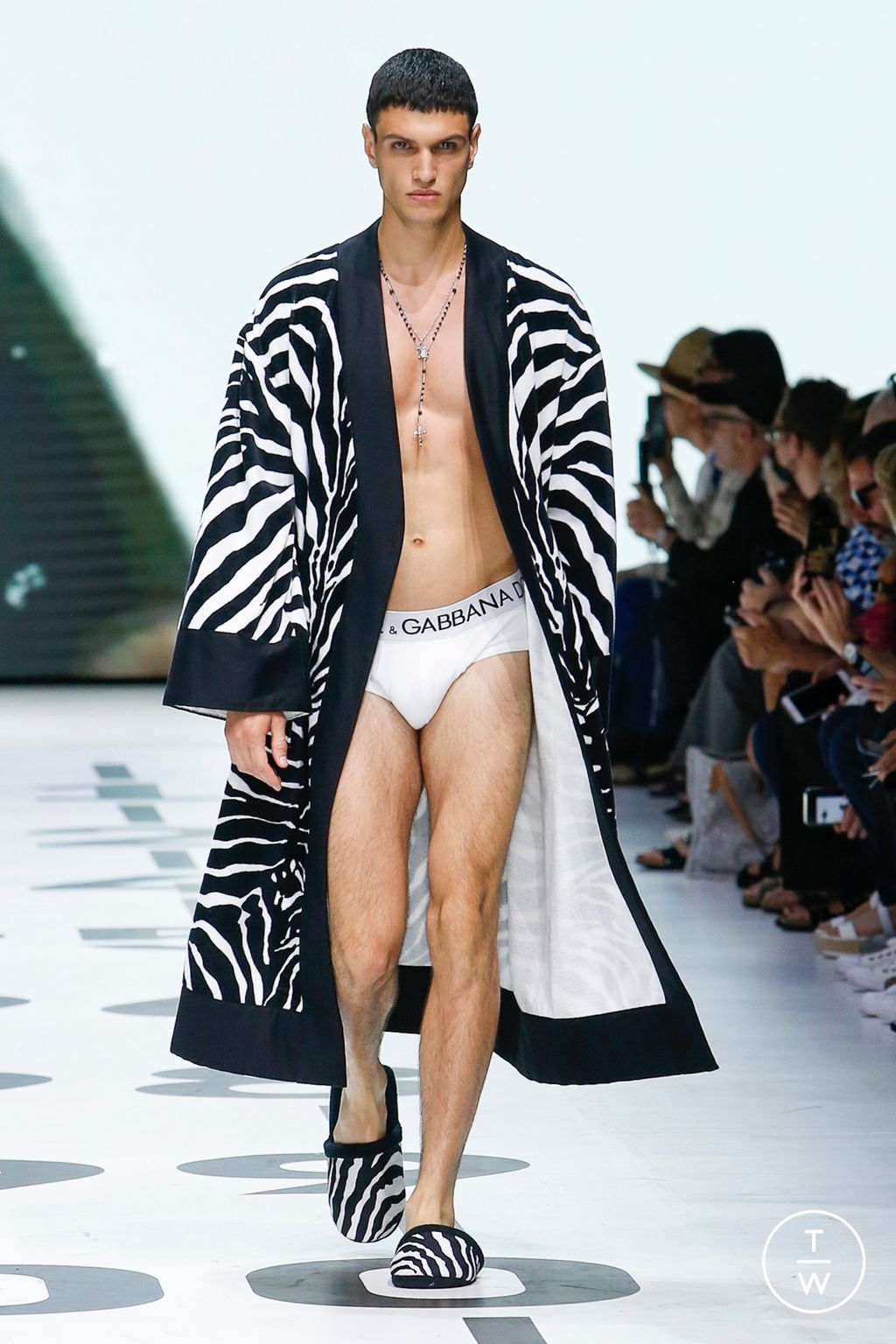 Fashion Week Milan Spring/Summer 2023 look 88 de la collection Dolce & Gabbana menswear