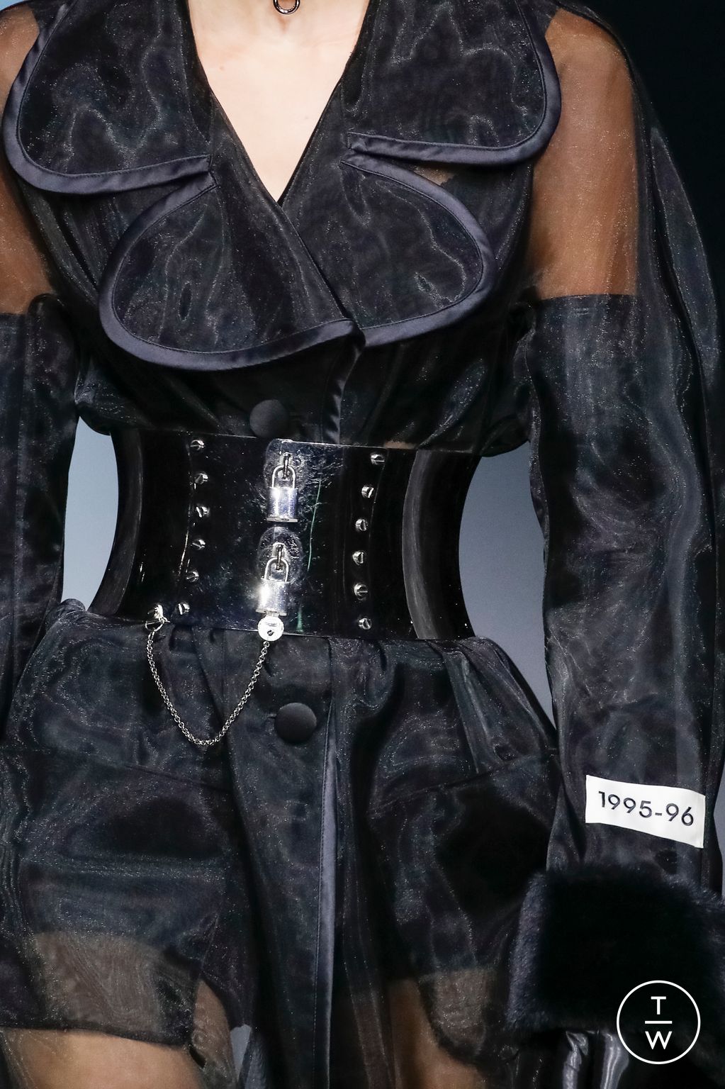 Fashion Week Milan Spring/Summer 2023 look 9 de la collection Dolce & Gabbana womenswear accessories