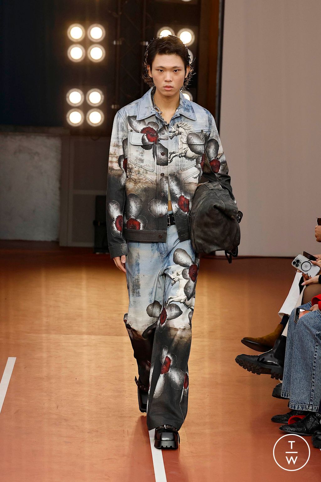 Fashion Week Milan Fall/Winter 2024 look 19 from the Dhruv-Kapoor collection menswear
