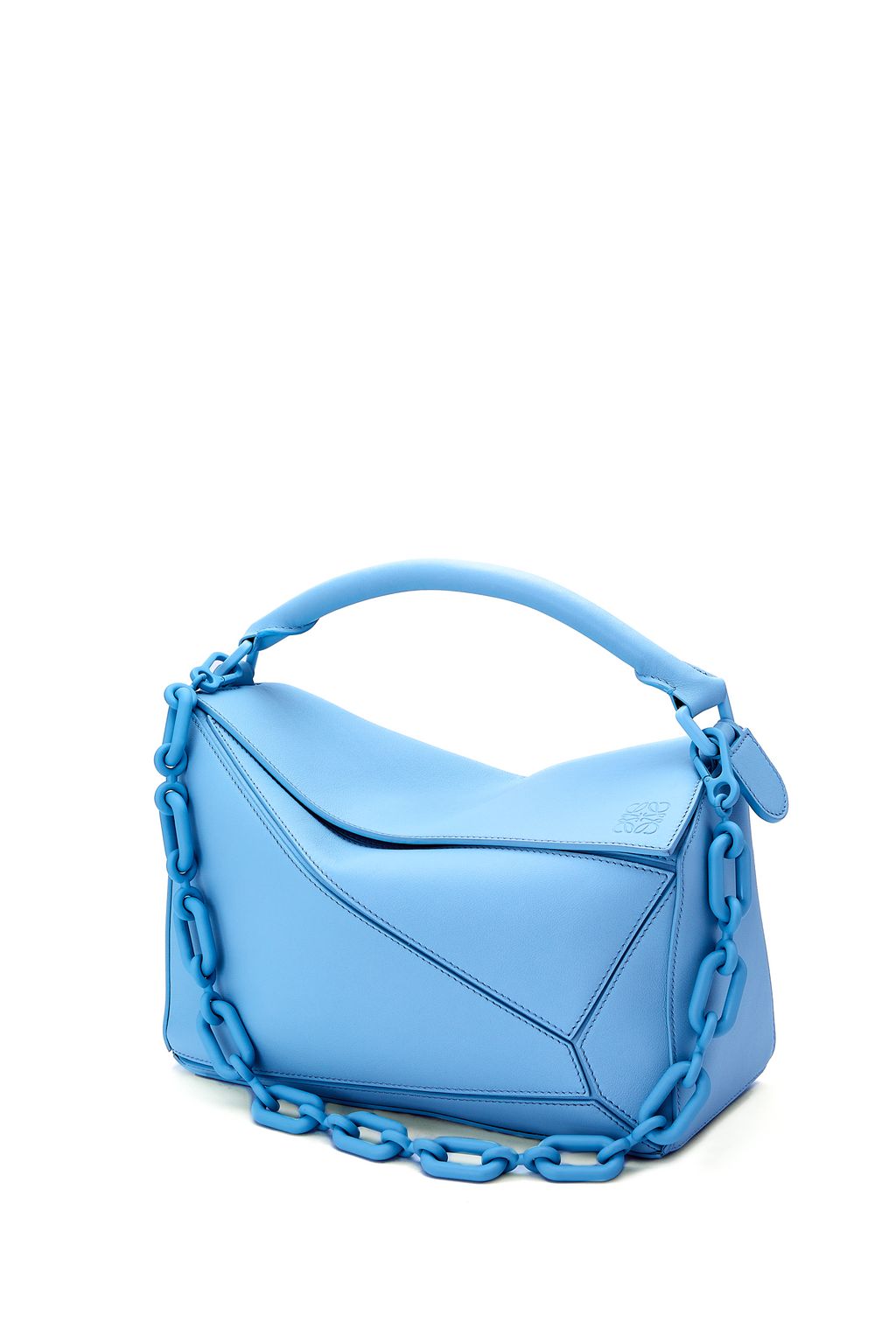 Fashion Week Paris Spring/Summer 2023 look 19 from the Loewe collection 男装配饰