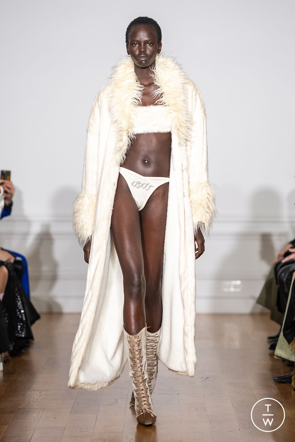Fashion Week Paris Fall/Winter 2023 look 1 from the Didu collection 女装