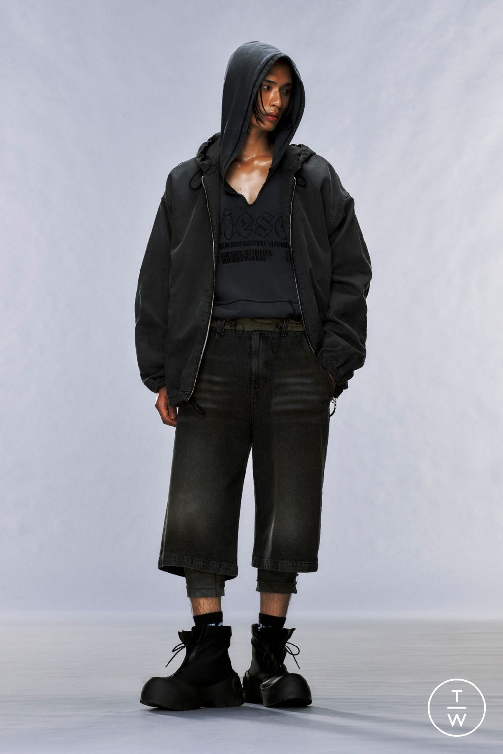 Fashion Week Milan Pre-Fall 2024 look 21 from the DIESEL collection 女装