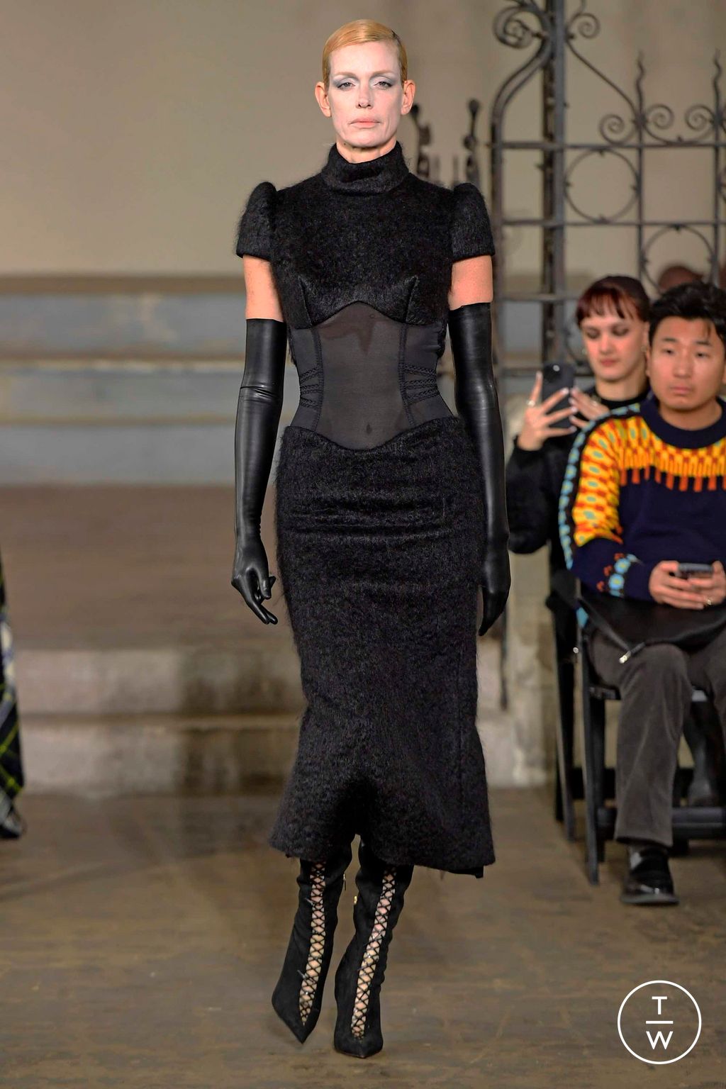 Fashion Week London Fall/Winter 2023 look 1 de la collection Dilara Findikoglu womenswear