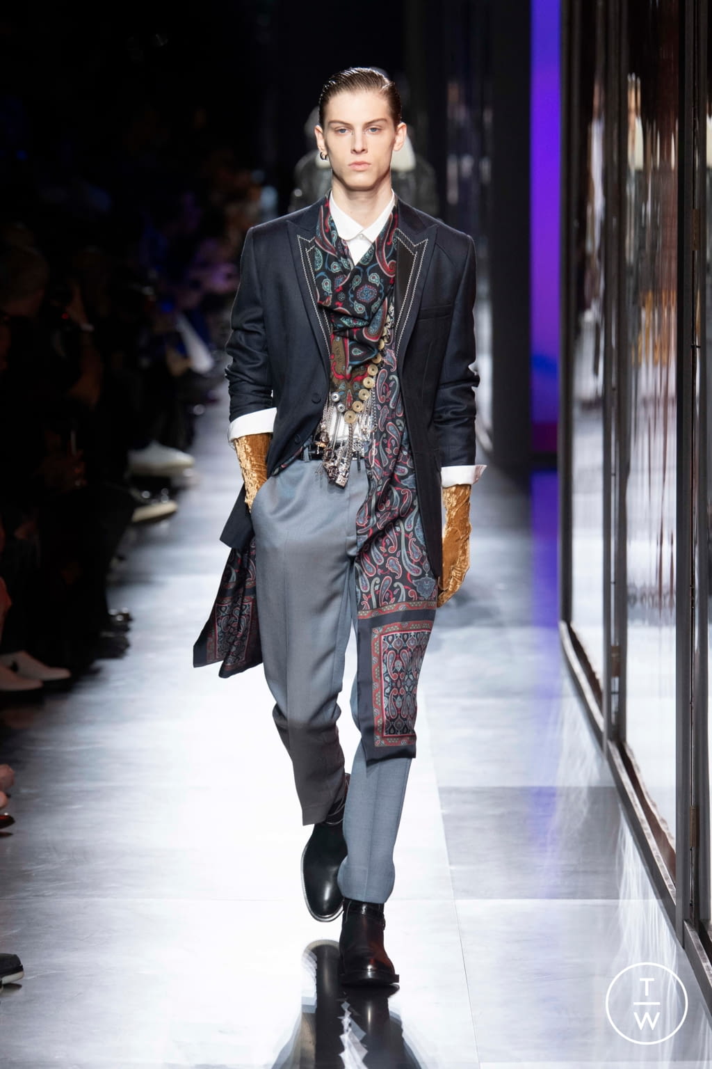 Fashion Week Paris Fall/Winter 2020 look 13 from the Dior Men collection menswear