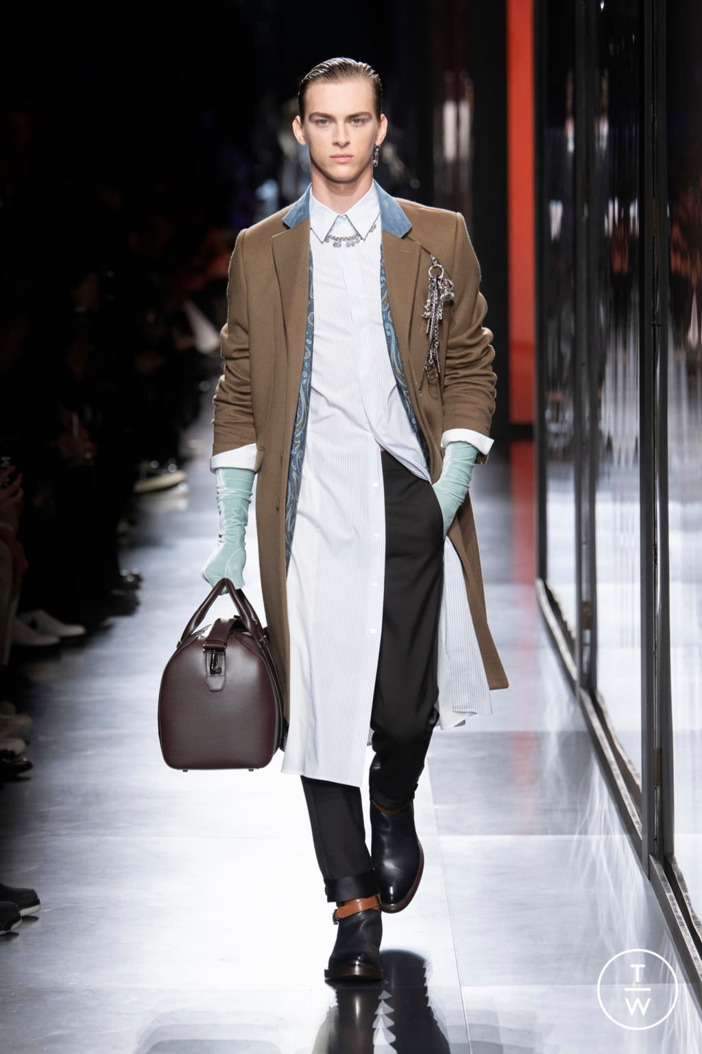 Fashion Week Paris Fall/Winter 2020 look 15 from the Dior Men collection 男装