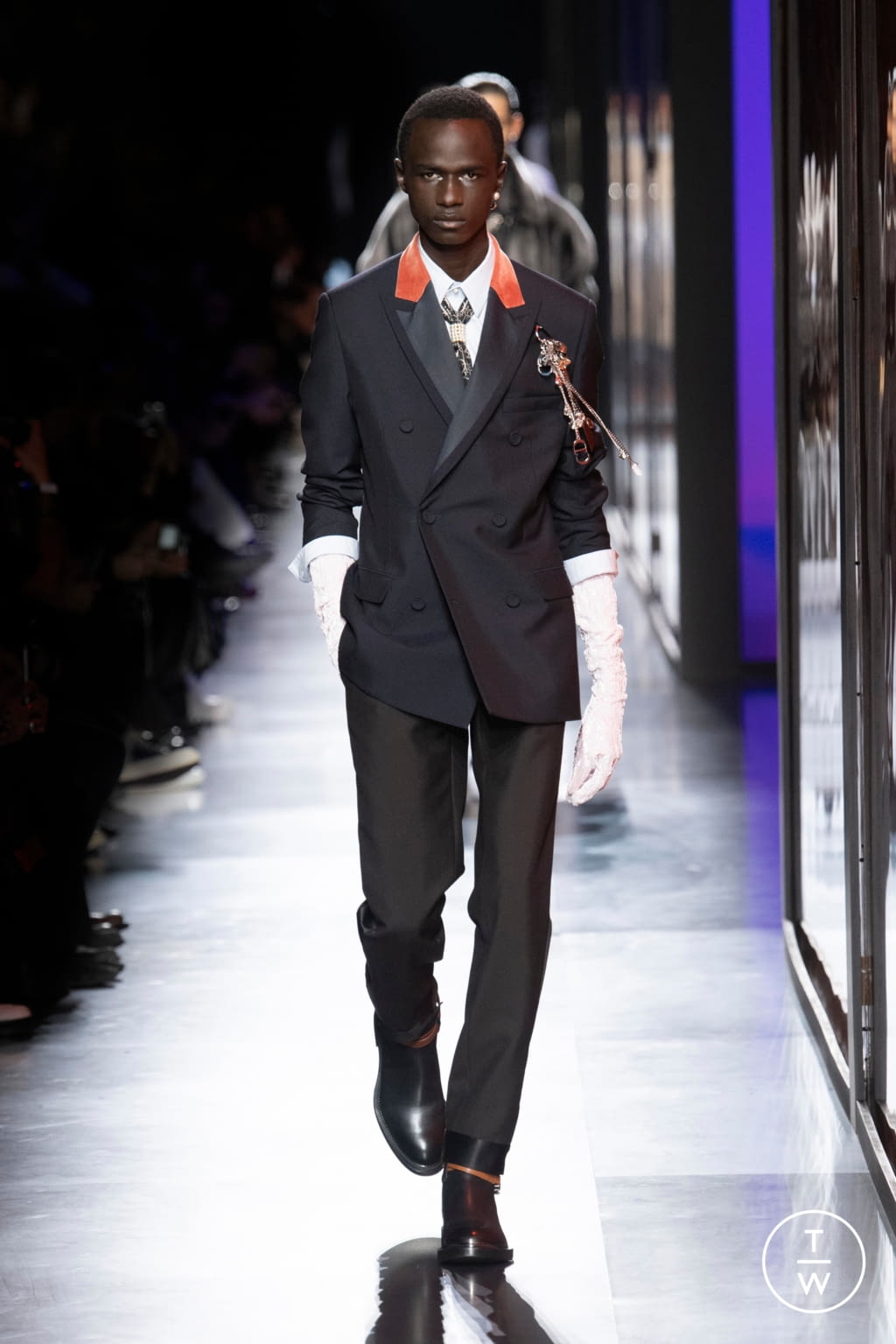 Fashion Week Paris Fall/Winter 2020 look 16 from the Dior Men collection 男装