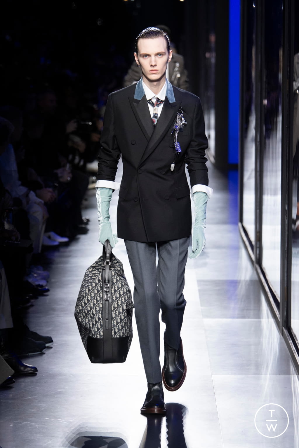 Fashion Week Paris Fall/Winter 2020 look 25 from the Dior Men collection 男装