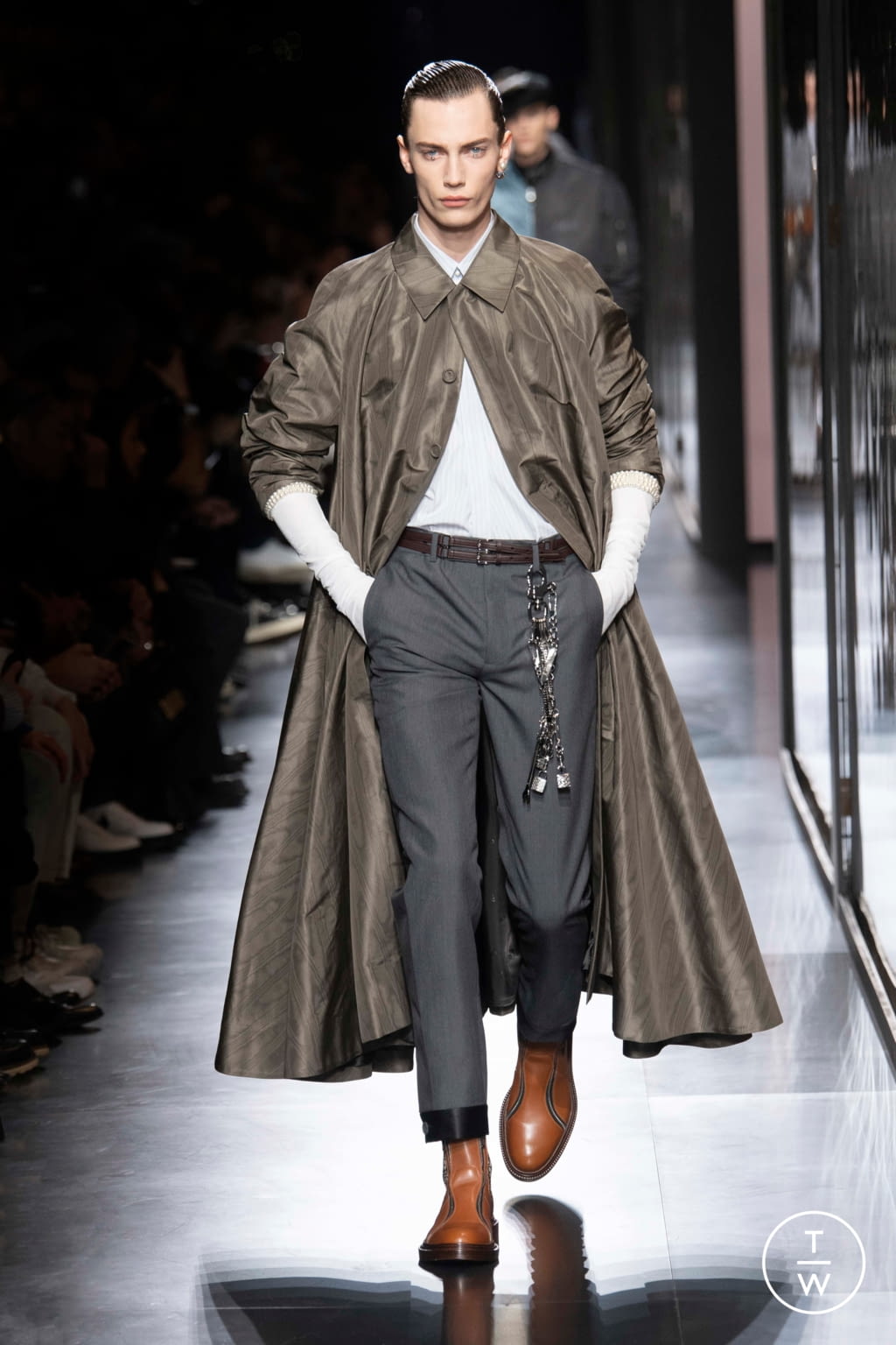 Fashion Week Paris Fall/Winter 2020 look 35 from the Dior Men collection 男装