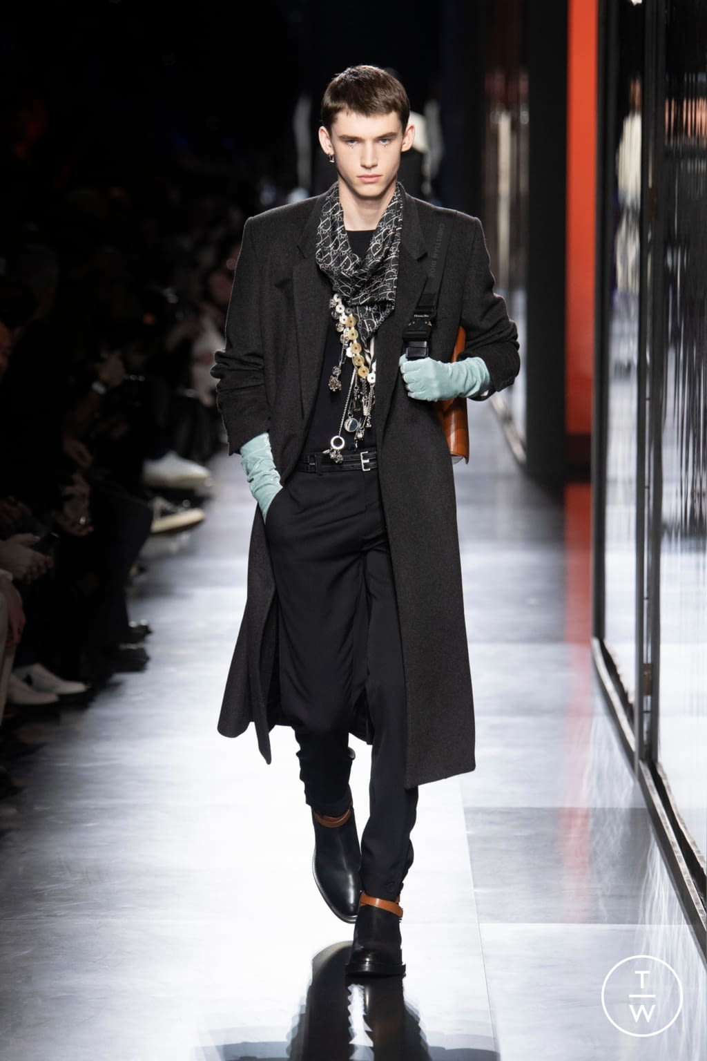 Fashion Week Paris Fall/Winter 2020 look 41 from the Dior Men collection menswear