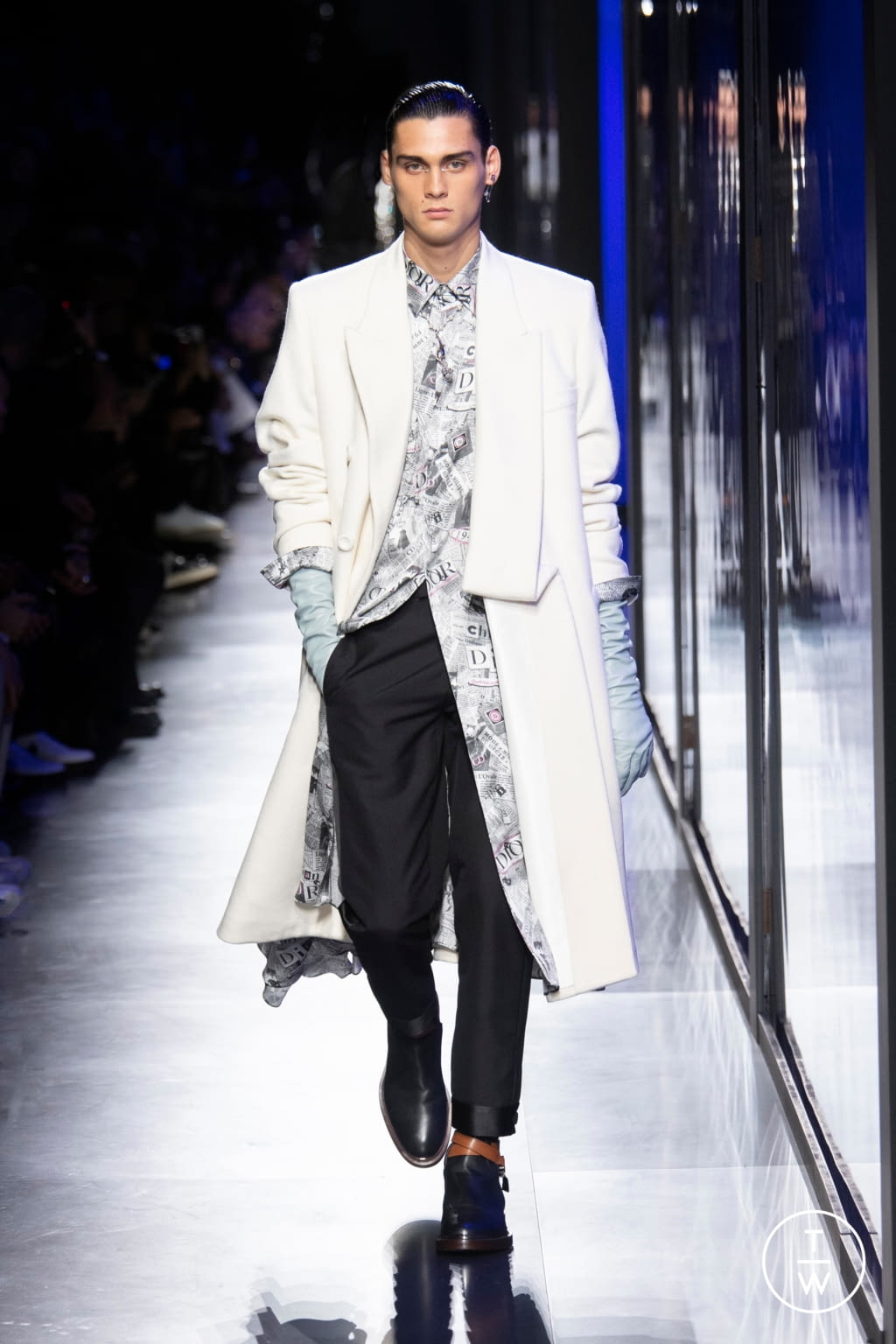 Fashion Week Paris Fall/Winter 2020 look 43 from the Dior Men collection 男装