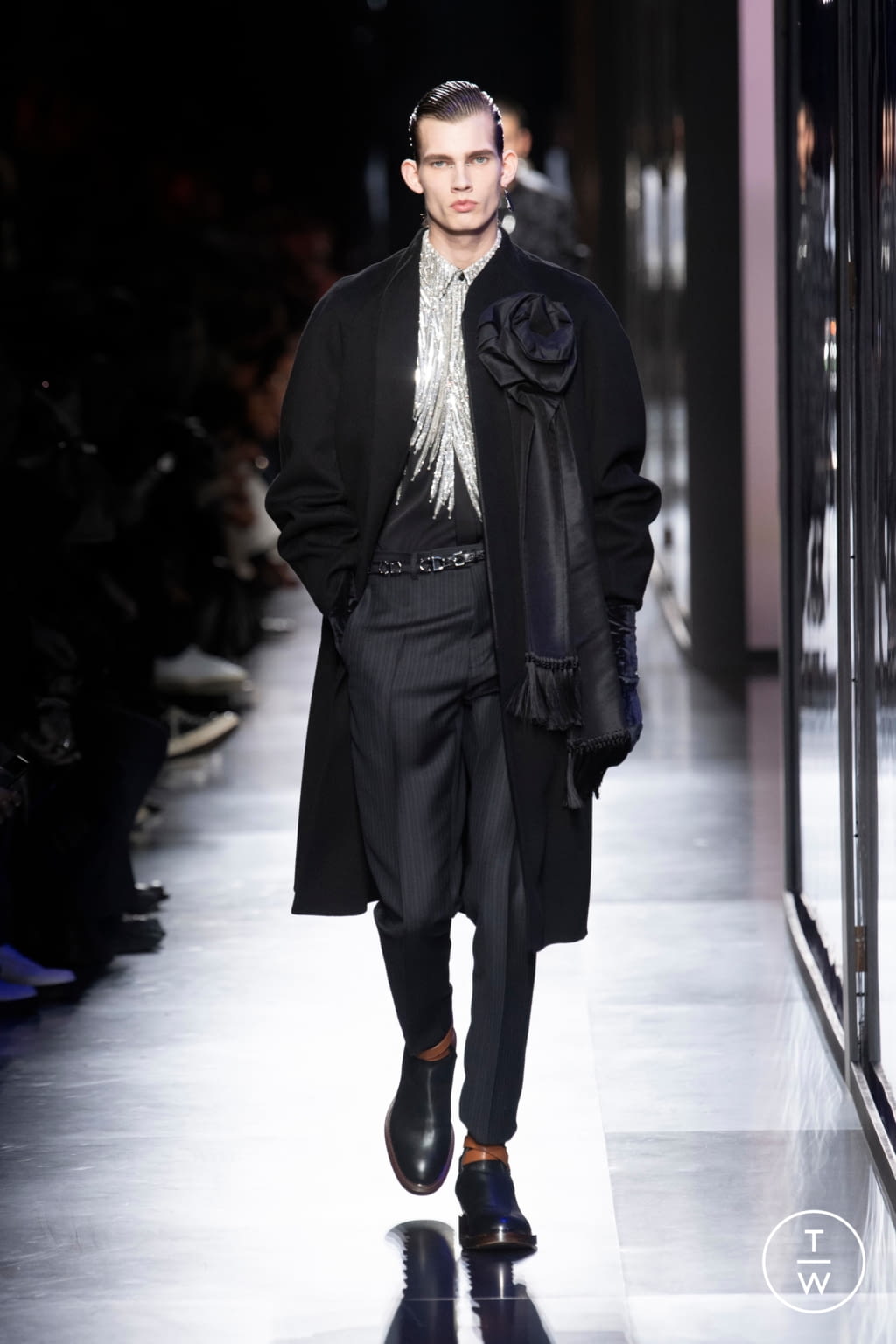 Fashion Week Paris Fall/Winter 2020 look 44 from the Dior Men collection 男装