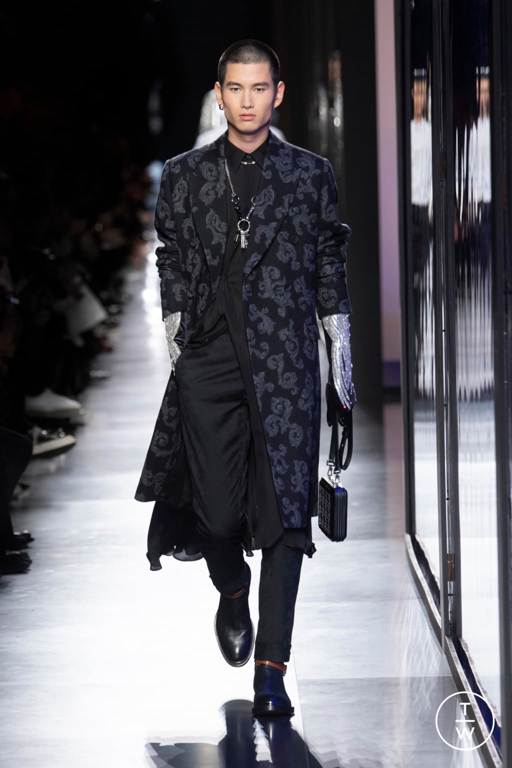 Fashion Week Paris Fall/Winter 2020 look 45 from the Dior Men collection 男装